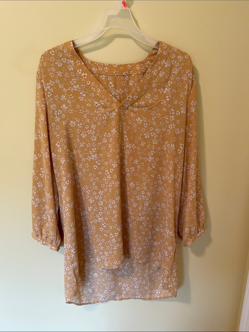 Women’s Floral V-Neck Tunic Top - Mustard gold tan L-XL PTP 22"